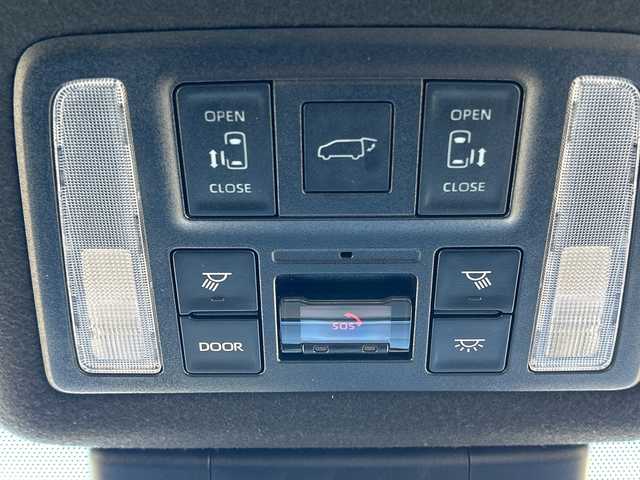 トヨタ ヴォクシー ハイブリッド S－Z 鹿児島県 2023(令5)年 1.7万km ホワイトパールクリスタルシャイン ワンオーナー/トヨタセーフティセンス/純正14インチフリップダウンモニター/純正ディスプレイオーディオ/（フルセグTV/Bluetooth/Miracast/CD/DVD/USB）/バックカメラ/両側パワースライドドア/助手席側ユニバーサルステップ/モデリスタシグネチャーイルミグリル/レーダークルーズコントロール/レーンディパーチャーアラート/プリクラッシュセーフティー/LEDヘッドライト/ハーフレザーシート/純正17インチアルミホイール/ステアリングヒーター/スマートキー/ETC2.0