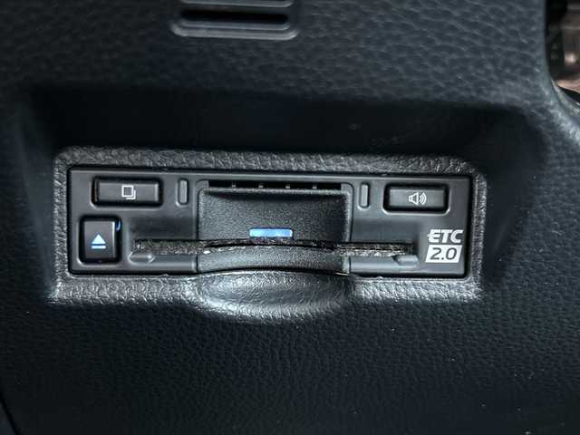 トヨタ ヴォクシー ハイブリッド S－Z 鹿児島県 2023(令5)年 1.7万km ホワイトパールクリスタルシャイン ワンオーナー/トヨタセーフティセンス/純正14インチフリップダウンモニター/純正ディスプレイオーディオ/（フルセグTV/Bluetooth/Miracast/CD/DVD/USB）/バックカメラ/両側パワースライドドア/助手席側ユニバーサルステップ/モデリスタシグネチャーイルミグリル/レーダークルーズコントロール/レーンディパーチャーアラート/プリクラッシュセーフティー/LEDヘッドライト/ハーフレザーシート/純正17インチアルミホイール/ステアリングヒーター/スマートキー/ETC2.0