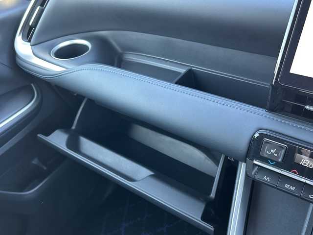 トヨタ ヴォクシー ハイブリッド S－Z 鹿児島県 2023(令5)年 1.7万km ホワイトパールクリスタルシャイン ワンオーナー/トヨタセーフティセンス/純正14インチフリップダウンモニター/純正ディスプレイオーディオ/（フルセグTV/Bluetooth/Miracast/CD/DVD/USB）/バックカメラ/両側パワースライドドア/助手席側ユニバーサルステップ/モデリスタシグネチャーイルミグリル/レーダークルーズコントロール/レーンディパーチャーアラート/プリクラッシュセーフティー/LEDヘッドライト/ハーフレザーシート/純正17インチアルミホイール/ステアリングヒーター/スマートキー/ETC2.0