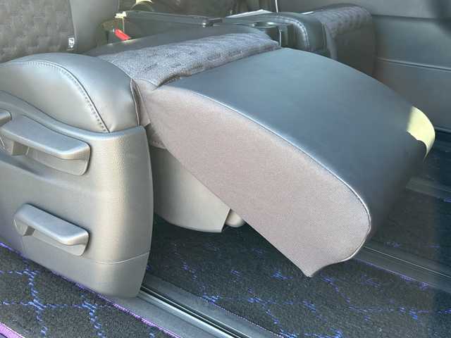 トヨタ ヴォクシー ハイブリッド S－Z 鹿児島県 2023(令5)年 1.7万km ホワイトパールクリスタルシャイン ワンオーナー/トヨタセーフティセンス/純正14インチフリップダウンモニター/純正ディスプレイオーディオ/（フルセグTV/Bluetooth/Miracast/CD/DVD/USB）/バックカメラ/両側パワースライドドア/助手席側ユニバーサルステップ/モデリスタシグネチャーイルミグリル/レーダークルーズコントロール/レーンディパーチャーアラート/プリクラッシュセーフティー/LEDヘッドライト/ハーフレザーシート/純正17インチアルミホイール/ステアリングヒーター/スマートキー/ETC2.0