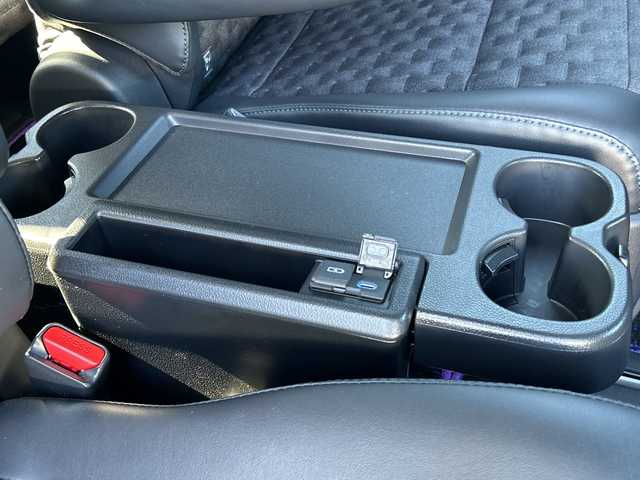 トヨタ ヴォクシー ハイブリッド S－Z 鹿児島県 2023(令5)年 1.7万km ホワイトパールクリスタルシャイン ワンオーナー/トヨタセーフティセンス/純正14インチフリップダウンモニター/純正ディスプレイオーディオ/（フルセグTV/Bluetooth/Miracast/CD/DVD/USB）/バックカメラ/両側パワースライドドア/助手席側ユニバーサルステップ/モデリスタシグネチャーイルミグリル/レーダークルーズコントロール/レーンディパーチャーアラート/プリクラッシュセーフティー/LEDヘッドライト/ハーフレザーシート/純正17インチアルミホイール/ステアリングヒーター/スマートキー/ETC2.0