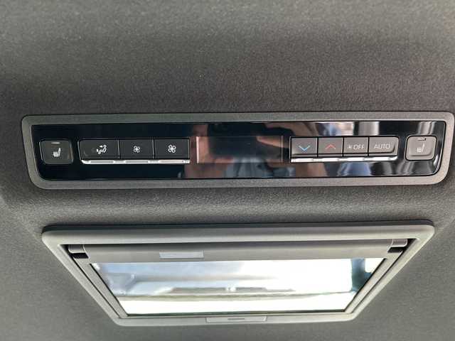 トヨタ ヴォクシー ハイブリッド S－Z 鹿児島県 2023(令5)年 1.7万km ホワイトパールクリスタルシャイン ワンオーナー/トヨタセーフティセンス/純正14インチフリップダウンモニター/純正ディスプレイオーディオ/（フルセグTV/Bluetooth/Miracast/CD/DVD/USB）/バックカメラ/両側パワースライドドア/助手席側ユニバーサルステップ/モデリスタシグネチャーイルミグリル/レーダークルーズコントロール/レーンディパーチャーアラート/プリクラッシュセーフティー/LEDヘッドライト/ハーフレザーシート/純正17インチアルミホイール/ステアリングヒーター/スマートキー/ETC2.0