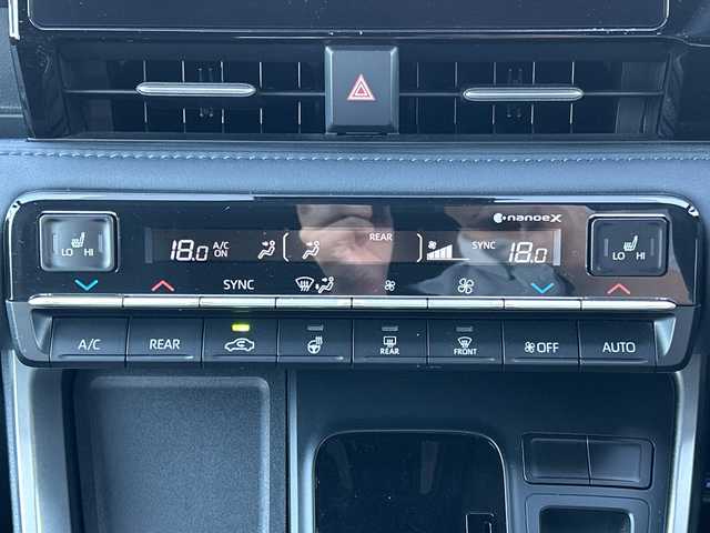 トヨタ ヴォクシー ハイブリッド S－Z 鹿児島県 2023(令5)年 1.7万km ホワイトパールクリスタルシャイン ワンオーナー/トヨタセーフティセンス/純正14インチフリップダウンモニター/純正ディスプレイオーディオ/（フルセグTV/Bluetooth/Miracast/CD/DVD/USB）/バックカメラ/両側パワースライドドア/助手席側ユニバーサルステップ/モデリスタシグネチャーイルミグリル/レーダークルーズコントロール/レーンディパーチャーアラート/プリクラッシュセーフティー/LEDヘッドライト/ハーフレザーシート/純正17インチアルミホイール/ステアリングヒーター/スマートキー/ETC2.0