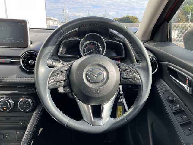 マツダ デミオ XD ブラックレザーリミテッド 千葉県 2016(平28)年 3.6万km ソウルレッドプレミアムメタリック 純正SDナビ/(フルセグTV/BT/CD/DVD/FM/AM)/ヘッドアップディスプレイ/ブラインドスポットモニター/衝突被害軽減システム/車線逸脱警報/バックカメラ/クルーズコントロール/ハーフレザーシート/横滑り防止装置/ETC/アイドリングストップ/LEDヘッドライト/フォグランプ/オートライト/ウィンカーミラー/電動格納ミラー/純正16インチAW/シートヒーター/シートリフター/パドルシフト/プッシュスタート/スマートキー/フロアマット/スペアキー