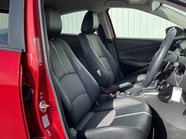 マツダ デミオ XD ブラックレザーリミテッド 千葉県 2016(平28)年 3.6万km ソウルレッドプレミアムメタリック 純正SDナビ/(フルセグTV/BT/CD/DVD/FM/AM)/ヘッドアップディスプレイ/ブラインドスポットモニター/衝突被害軽減システム/車線逸脱警報/バックカメラ/クルーズコントロール/ハーフレザーシート/横滑り防止装置/ETC/アイドリングストップ/LEDヘッドライト/フォグランプ/オートライト/ウィンカーミラー/電動格納ミラー/純正16インチAW/シートヒーター/シートリフター/パドルシフト/プッシュスタート/スマートキー/フロアマット/スペアキー