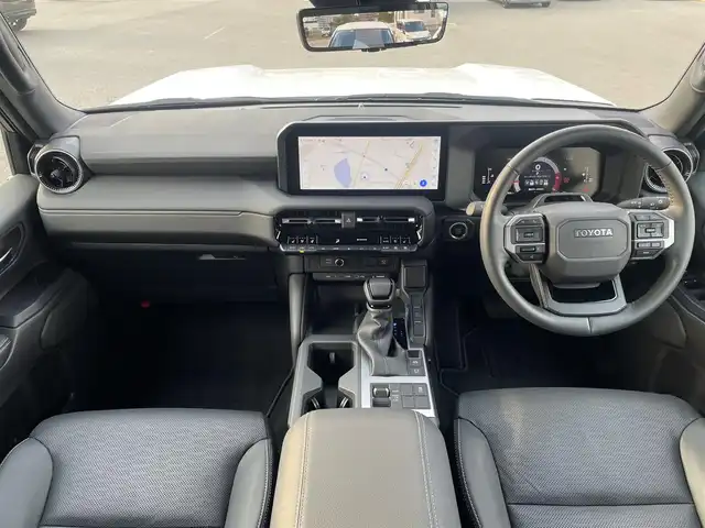 トヨタ ランドクルーザー ２５０ VX 兵庫県 2024(令6)年 0.8万km プラチナホワイトパールマイカ メーカーOPトヨタチームメイト/12.3インチディスプレイオーディオ/パノラミックビューモニター/黒レザー　ベンチレーションシート/モデリスタ/パワーバックドア/デジタルインナーミラー/サンルーフ/丸目LEDヘッドライト/社外フロアマット＋トランクマット/ワンオーナー/フルセグTV/パワーシート/シートヒーター/ルーフレール