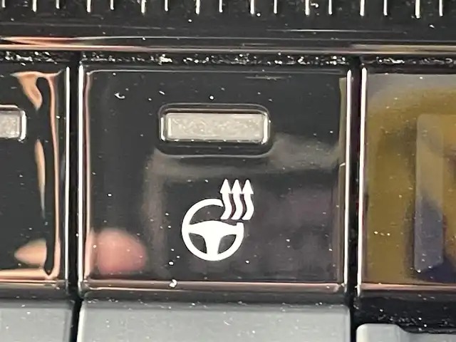 トヨタ ランドクルーザー ２５０ VX 兵庫県 2024(令6)年 0.8万km プラチナホワイトパールマイカ メーカーOPトヨタチームメイト/12.3インチディスプレイオーディオ/パノラミックビューモニター/黒レザー　ベンチレーションシート/モデリスタ/パワーバックドア/デジタルインナーミラー/サンルーフ/丸目LEDヘッドライト/社外フロアマット＋トランクマット/ワンオーナー/フルセグTV/パワーシート/シートヒーター/ルーフレール