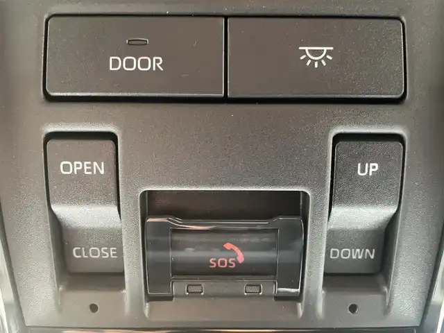 トヨタ ランドクルーザー ２５０ VX 兵庫県 2024(令6)年 0.8万km プラチナホワイトパールマイカ メーカーOPトヨタチームメイト/12.3インチディスプレイオーディオ/パノラミックビューモニター/黒レザー　ベンチレーションシート/モデリスタ/パワーバックドア/デジタルインナーミラー/サンルーフ/丸目LEDヘッドライト/社外フロアマット＋トランクマット/ワンオーナー/フルセグTV/パワーシート/シートヒーター/ルーフレール