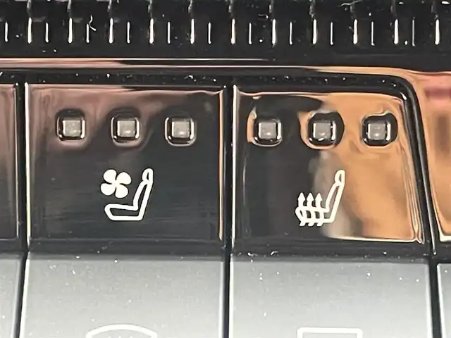 トヨタ ランドクルーザー ２５０ VX 兵庫県 2024(令6)年 0.8万km プラチナホワイトパールマイカ メーカーOPトヨタチームメイト/12.3インチディスプレイオーディオ/パノラミックビューモニター/黒レザー　ベンチレーションシート/モデリスタ/パワーバックドア/デジタルインナーミラー/サンルーフ/丸目LEDヘッドライト/社外フロアマット＋トランクマット/ワンオーナー/フルセグTV/パワーシート/シートヒーター/ルーフレール