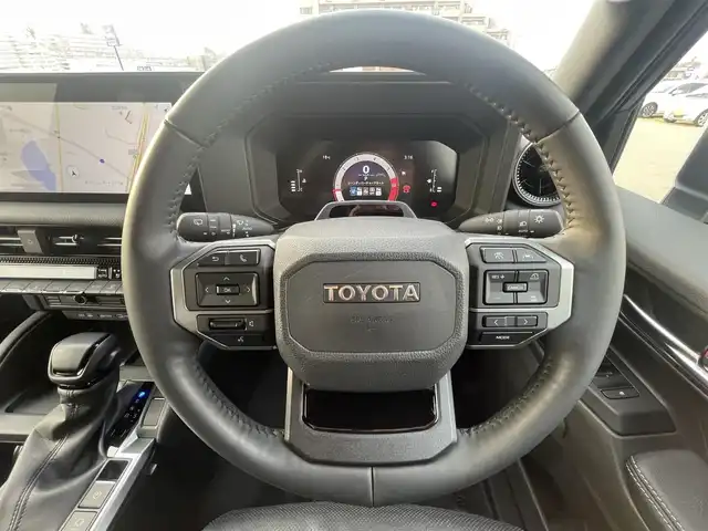 トヨタ ランドクルーザー ２５０ VX 兵庫県 2024(令6)年 0.8万km プラチナホワイトパールマイカ メーカーOPトヨタチームメイト/12.3インチディスプレイオーディオ/パノラミックビューモニター/黒レザー　ベンチレーションシート/モデリスタ/パワーバックドア/デジタルインナーミラー/サンルーフ/丸目LEDヘッドライト/社外フロアマット＋トランクマット/ワンオーナー/フルセグTV/パワーシート/シートヒーター/ルーフレール