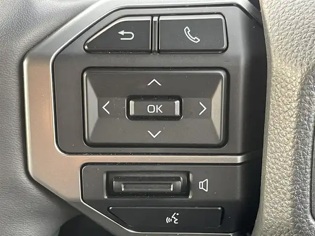 トヨタ ランドクルーザー ２５０ VX 兵庫県 2024(令6)年 0.8万km プラチナホワイトパールマイカ メーカーOPトヨタチームメイト/12.3インチディスプレイオーディオ/パノラミックビューモニター/黒レザー　ベンチレーションシート/モデリスタ/パワーバックドア/デジタルインナーミラー/サンルーフ/丸目LEDヘッドライト/社外フロアマット＋トランクマット/ワンオーナー/フルセグTV/パワーシート/シートヒーター/ルーフレール