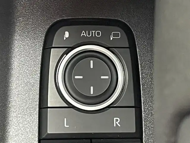 トヨタ ランドクルーザー ２５０ VX 兵庫県 2024(令6)年 0.8万km プラチナホワイトパールマイカ メーカーOPトヨタチームメイト/12.3インチディスプレイオーディオ/パノラミックビューモニター/黒レザー　ベンチレーションシート/モデリスタ/パワーバックドア/デジタルインナーミラー/サンルーフ/丸目LEDヘッドライト/社外フロアマット＋トランクマット/ワンオーナー/フルセグTV/パワーシート/シートヒーター/ルーフレール