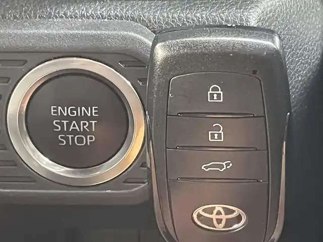 トヨタ ランドクルーザー ２５０ VX 兵庫県 2024(令6)年 0.8万km プラチナホワイトパールマイカ メーカーOPトヨタチームメイト/12.3インチディスプレイオーディオ/パノラミックビューモニター/黒レザー　ベンチレーションシート/モデリスタ/パワーバックドア/デジタルインナーミラー/サンルーフ/丸目LEDヘッドライト/社外フロアマット＋トランクマット/ワンオーナー/フルセグTV/パワーシート/シートヒーター/ルーフレール