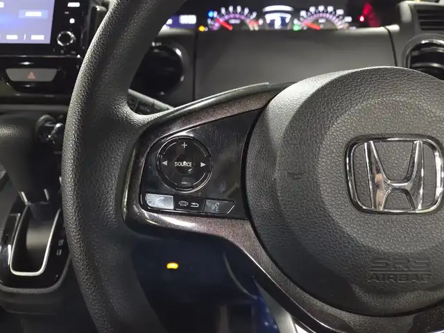 ホンダ Ｎ ＢＯＸ カスタム G L ホンダセンシング 長崎県 2020(令2)年 6.9万km プラチナホワイトパール 純正8型ナビ/フルセグTV/片側パワースライドドア/バックカメラ/ビルトインETC/アダプティブクルーズコントロール/ホンダセンシング/・衝突被害軽減ブレーキ/・車線逸脱防止支援システム/・前後誤発進抑制機能/・標識認識機能/・オートハイビーム/LEDヘッドランプ/ステアリングスイッチ/ベンチシート/前席シートヒーター/後席チップアップシート/純正14インチアルミホイール/スマートキー/プッシュエンジンスタート/禁煙車