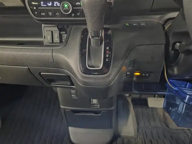 ホンダ Ｎ ＢＯＸ カスタム G L ホンダセンシング 長崎県 2020(令2)年 6.9万km プラチナホワイトパール 純正8型ナビ/フルセグTV/片側パワースライドドア/バックカメラ/ビルトインETC/アダプティブクルーズコントロール/ホンダセンシング/・衝突被害軽減ブレーキ/・車線逸脱防止支援システム/・前後誤発進抑制機能/・標識認識機能/・オートハイビーム/LEDヘッドランプ/ステアリングスイッチ/ベンチシート/前席シートヒーター/後席チップアップシート/純正14インチアルミホイール/スマートキー/プッシュエンジンスタート/禁煙車