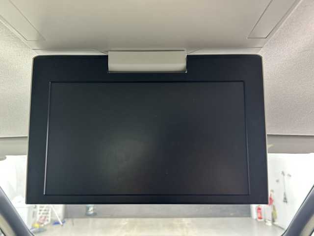 トヨタ エスクァイア ハイブリッド Gi 愛知県 2015(平27)年 6.8万km ブラック 禁煙車/純正9インチナビ/(Bluetooth CD DVD SD FM AM フルセグTV)/ワイヤレス充電/ルーフキャリア/バックカメラ/クルーズコントロール/車両接近通報装置/電動パーキングスイッチ/ビルトインETC/両側パワースライドドア/レザーシート/前席シートヒーター/ナノイー/純正フロアマット/純正15インチアルミホイール/HIDヘッドライト/フロントフォグランプ/Wエアコン/ISO FIX