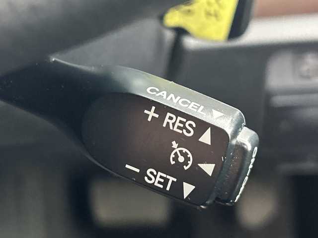 トヨタ エスクァイア ハイブリッド Gi 愛知県 2015(平27)年 6.8万km ブラック 禁煙車/純正9インチナビ/(Bluetooth CD DVD SD FM AM フルセグTV)/ワイヤレス充電/ルーフキャリア/バックカメラ/クルーズコントロール/車両接近通報装置/電動パーキングスイッチ/ビルトインETC/両側パワースライドドア/レザーシート/前席シートヒーター/ナノイー/純正フロアマット/純正15インチアルミホイール/HIDヘッドライト/フロントフォグランプ/Wエアコン/ISO FIX