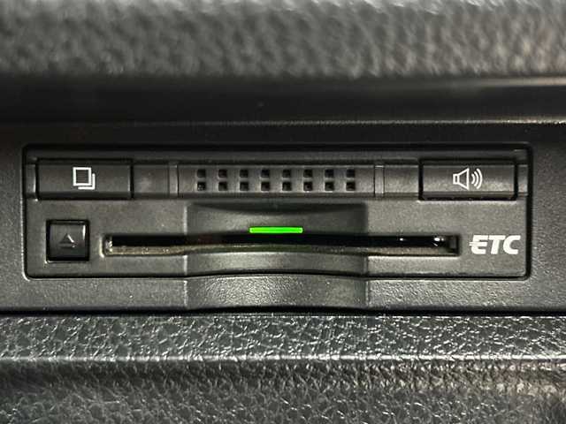 トヨタ エスクァイア ハイブリッド Gi 愛知県 2015(平27)年 6.8万km ブラック 禁煙車/純正9インチナビ/(Bluetooth CD DVD SD FM AM フルセグTV)/ワイヤレス充電/ルーフキャリア/バックカメラ/クルーズコントロール/車両接近通報装置/電動パーキングスイッチ/ビルトインETC/両側パワースライドドア/レザーシート/前席シートヒーター/ナノイー/純正フロアマット/純正15インチアルミホイール/HIDヘッドライト/フロントフォグランプ/Wエアコン/ISO FIX