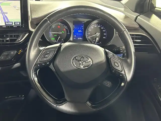 トヨタ Ｃ－ＨＲ G 福岡県 2017(平29)年 5.4万km ブラックマイカ 純正SDナビ（NSZT-Y66T）/純正CD/DVD再生可能/バックカメラ/フルセグTV/Bluetoothオーディオ/ビルトインETC/ハーフレザーシート/前席シートヒーター/レーダークルーズコントロール/レーンキープアシスト/ブラインドスポットモニター/クリアランスソナー　/オートマチックハイビーム/オートライト/ステアリングスイッチ/社外レーダー探知機/ウィンカーミラー/純正フォグ/プッシュスタート /スマートキー/保証書/取扱説明書（車両&ナビ）/スペアキー1本（スマートキー）