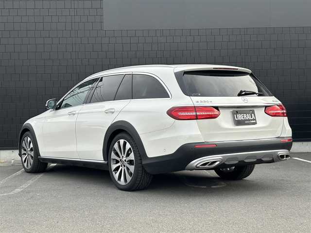 メルセデス・ベンツ Ｍ・ベンツ Ｅ２２０ｄ 4マチック オールテレイン 埼玉県 2017(平29)年 3.8万km ダイヤモンドホワイト エクスクルーシブＰＫＧ　/サンルーフ　/黒革シート　/純正ナビ　/Ｂｕｒｍｅｓｔａｒ　/カープレイ　/全周囲カメラ　/ＡＣＣ　/ＢＳＭ　/シートヒーター　/シートベンチレーター　/ＥＴＣ　/ＴＶ　/ドラレコ　/ＬＥＤヘッドライト