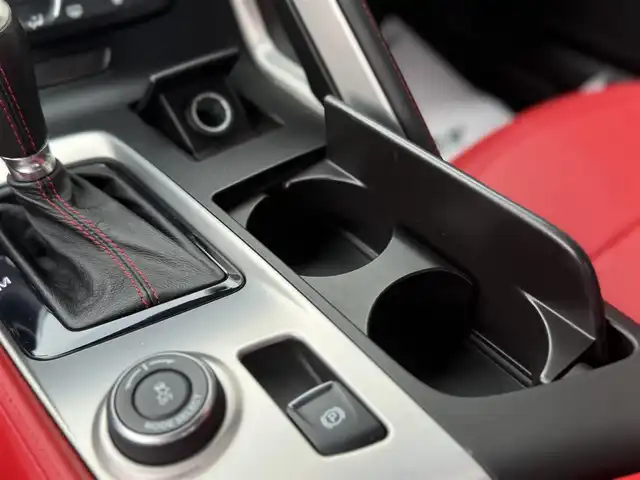 シボレー コルベット クーペ 香川県 2014(平26)年 5.5万km 白 純正ディスプレイオーディオ/社外SDナビ/バックカメラ/専用赤革シート/全席パワーシート/全席シートヒーター/ベンチレーション/BOSEサウンド/HUD/スマートキー/パドルシフト/ドライブレコーダー/電子パーキング/純正F18インチ/R１９インチアルミ/スマートキー/ETC