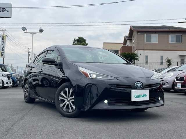 トヨタ プリウス A 静岡県 2019(令1)年 4.4万km アティチュードブラックマイカ ●純正ナビ/(ワンセグ/CD/DVD/Bluetooth)/(NSCN-W68)/●運転席パワーシート/●バックカメラ/●レーダークルーズコントロール/●ブラインドスポットモニター/●衝突被害軽減システム/●レーンキープアシスト/●パーキングアシスト/●前後コーナーセンサー/●LEDライト＆フォグランプ/●オートライト/●オートマチックハイビーム/●革巻きステアリング/●ステアリングスイッチ/●ETC/●前後ドライブレコーダー/●ヘッドアップディスプレイ/●電動格納ウィンカーミラー/●ドアバイザー/●スマートキー/●プッシュスタート/●保証書/●取扱説明書