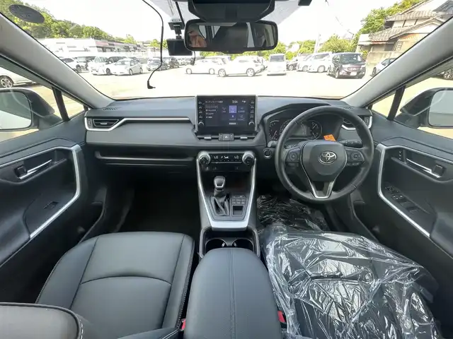 トヨタ ＲＡＶ４ G 愛媛県 2021(令3)年 2.9万km ホワイトパールクリスタルシャイン 純正ディスプレイオーディオ/（Bluetooth/AppleCarPlay/AndroidAuto)/トヨタセーフティー/アランドビューモニター/前後ドライブレコーダー/ETC/アダプティブクルーズコントロール/ブラインドスポットモニター/プリクラッシュセーフティー/レザーシート/パワーシート/メモリーシート/シートヒーター/ステアリングヒーター/パワーバックドア/LEDヘッドライト/オートマチックハイビーム/フォグランプ/純正18インチアルミホイール/フロアマット/ドアバイザー