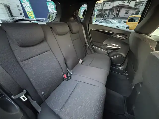 ホンダ フィット ハイブリット Sパッケージ 熊本県 2016(平28)年 6.7万km ティンテッドシルバーM 社外SDナビ(NR-MZ60)/【フルセグTV/SD/CD/DVD/Bluetooth】/バックカメラ/クルーズコントロール/車両接近通報装置/純正16インチアルミホイール/パドルシフト/オートLEDライト/ビルトインETC/横滑り防止装置/盗難防止装置/純正フロアマット/カーテンエアバッグ/プッシュスタート/スマートキー/スペアキー/取扱説明書/保証書