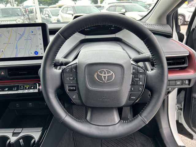 トヨタ プリウス Z 和歌山県 2023(令5)年 4.3万km プラチナホワイトパールマイカ 純正12.3インチナビ/フルセグTV/Bluetooth/AM/FM/パノラミックビュービューモニター/ETC2.0/トヨタセーフティセンス/PCS（プリクラッシュセーフティ）/BSM（ブラインドスポットモニター）/PDA（プロアクティブドライビングアシスト）/RCTA（リヤクロストラフィックアラート）/LTA（レーントレーシングアシスト）/LDA（レーンディパーチャーアラート）/クリアランスソナー/発進遅れ告知機能/緊急時操舵支援/トヨタチームメイト/アドバンストパーク/パノラマルーフ/パワーバックドア/デジタルインナーミラー/前後ドライブレコーダー/レザーシート/運転席パワーシート/前席シートヒーター/前席シートベンチレーション/革巻きステアリング/ステアリングヒーター/ステアリングスイッチ/LEDヘッドライト/オートライト/アダプティブハイビーム/電動パーキングブレーキ/オートブレーキホールド/純正19インチAW/プッシュスタート/スマートキー