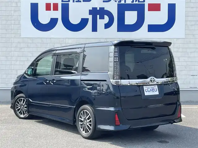 トヨタ ヴォクシー ZS 佐賀県 2014(平26)年 14.7万km ブラッキッシュアゲハガラスフレーク こちらは現金またはオートローンご利用時の価格です。/自社ローンご希望の方は別途その旨お申付け下さい/・外色:ブラキッシュアゲハガラスフレーク/・７人乗り/・両側電動スライド　/・純正ＳＤナビ/ＢＴオーディオ/フルセグ/ＤＶＤ/ＣＤ　/・社外ドラレコ　/・ＧＰＳレーダー　/・バックカメラ　/・ビルトインＥＴＣ