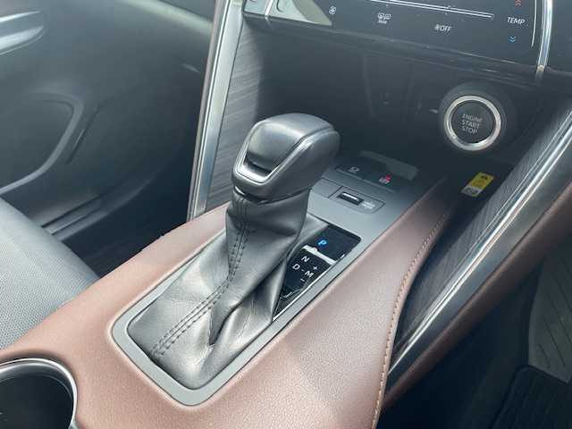 トヨタ ハリアー Z レザーパッケージ 静岡県 2020(令2)年 3.3万km プレシャスブラックパール ●JBL１２．３インチ純正ディスプレイオーディオ(ナビ付）/(フルセグ/Bluetooth)/●レザーシート/●前席パワーシート(運転席シートメモリー付き）/●前席シートヒーター/●前席エアシート/●全方位カメラ/●レーダークルーズコントロール/●ブラインドスポットモニター/●衝突被害軽減システム/●レーンキープアシスト/●前後コーナーセンサー/●電動パーキングブレーキ/●オートブレーキホールド/●LEDライト/●オートライト/●オートマチックハイビーム/●革巻きステアリング/●電動チルトアンドテレスコピック/●ステアリングヒーター/●ステアリングスイッチ/●ETC2.0/●デジタルインナーミラー/●電動リアゲート/●電動格納ウィンカーミラー/●純正フロアマット/●スマートキー/●プッシュスタート/●ドアバイザー/●純正19インチアルミホイール/●W＋サイド＋カーテンSRS＋ABS