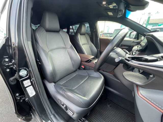 トヨタ ハリアー Z レザーパッケージ 静岡県 2020(令2)年 3.3万km プレシャスブラックパール ●JBL１２．３インチ純正ディスプレイオーディオ(ナビ付）/(フルセグ/Bluetooth)/●レザーシート/●前席パワーシート(運転席シートメモリー付き）/●前席シートヒーター/●前席エアシート/●全方位カメラ/●レーダークルーズコントロール/●ブラインドスポットモニター/●衝突被害軽減システム/●レーンキープアシスト/●前後コーナーセンサー/●電動パーキングブレーキ/●オートブレーキホールド/●LEDライト/●オートライト/●オートマチックハイビーム/●革巻きステアリング/●電動チルトアンドテレスコピック/●ステアリングヒーター/●ステアリングスイッチ/●ETC2.0/●デジタルインナーミラー/●電動リアゲート/●電動格納ウィンカーミラー/●純正フロアマット/●スマートキー/●プッシュスタート/●ドアバイザー/●純正19インチアルミホイール/●W＋サイド＋カーテンSRS＋ABS
