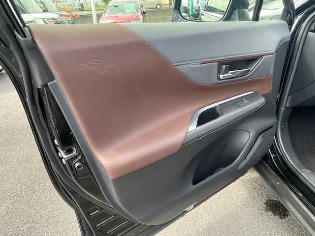 トヨタ ハリアー Z レザーパッケージ 静岡県 2020(令2)年 3.3万km プレシャスブラックパール ●JBL１２．３インチ純正ディスプレイオーディオ(ナビ付）/(フルセグ/Bluetooth)/●レザーシート/●前席パワーシート(運転席シートメモリー付き）/●前席シートヒーター/●前席エアシート/●全方位カメラ/●レーダークルーズコントロール/●ブラインドスポットモニター/●衝突被害軽減システム/●レーンキープアシスト/●前後コーナーセンサー/●電動パーキングブレーキ/●オートブレーキホールド/●LEDライト/●オートライト/●オートマチックハイビーム/●革巻きステアリング/●電動チルトアンドテレスコピック/●ステアリングヒーター/●ステアリングスイッチ/●ETC2.0/●デジタルインナーミラー/●電動リアゲート/●電動格納ウィンカーミラー/●純正フロアマット/●スマートキー/●プッシュスタート/●ドアバイザー/●純正19インチアルミホイール/●W＋サイド＋カーテンSRS＋ABS