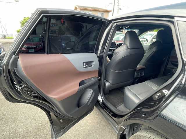 トヨタ ハリアー Z レザーパッケージ 静岡県 2020(令2)年 3.3万km プレシャスブラックパール ●JBL１２．３インチ純正ディスプレイオーディオ(ナビ付）/(フルセグ/Bluetooth)/●レザーシート/●前席パワーシート(運転席シートメモリー付き）/●前席シートヒーター/●前席エアシート/●全方位カメラ/●レーダークルーズコントロール/●ブラインドスポットモニター/●衝突被害軽減システム/●レーンキープアシスト/●前後コーナーセンサー/●電動パーキングブレーキ/●オートブレーキホールド/●LEDライト/●オートライト/●オートマチックハイビーム/●革巻きステアリング/●電動チルトアンドテレスコピック/●ステアリングヒーター/●ステアリングスイッチ/●ETC2.0/●デジタルインナーミラー/●電動リアゲート/●電動格納ウィンカーミラー/●純正フロアマット/●スマートキー/●プッシュスタート/●ドアバイザー/●純正19インチアルミホイール/●W＋サイド＋カーテンSRS＋ABS