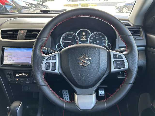 スズキ スイフト スポーツ 長崎県 2013(平25)年 5.1万km プレミアムシルバーメタリック 社外HDDナビ(FM/AM/BT/CD/DVD)/プッシュスタート/スマートキー/スペアキー(1本)/追従機能無しクルーズコントロール/ETC/バックカメラ/MTモード付AT/パドルシフト/ステアリングリモコン/前方ドラレコ/MonsterSport マフラー/ペダルカバー/フロアマット/純正17インチアルミホイール/ABS/ESP/オートライト/SRSダブルエアバッグ/フォグランプスイッチ/取扱説明書/保証書/記録簿/ナビ取扱説明書