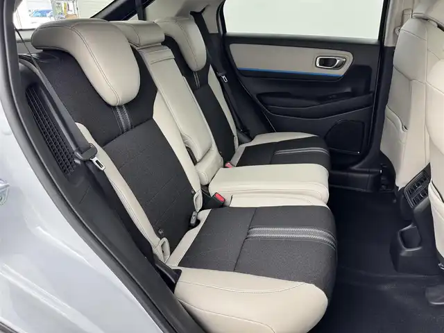 ホンダ ヴェゼル ハイブリッド e:HEV Z PLaYパッケージ 福岡県 2025(令7)年 0.1千km パール 登録済未使用車/純正９型ナビ　/バックカメラ　/置くだけ充電　/ビルトインＥＴＣ２．０　/衝突軽減　/レーンキープ　/ＢＳＷ　/アクセル踏み間違い防止　/ヒルディセントコントロール　/パワーバックドア　/純正１８インチＡＷ　/ＬＥＤライト