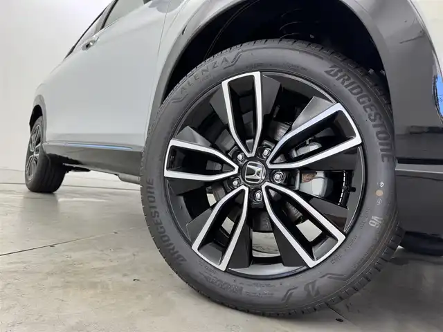 ホンダ ヴェゼル ハイブリッド e:HEV Z PLaYパッケージ 福岡県 2025(令7)年 0.1千km パール 登録済未使用車/純正９型ナビ　/バックカメラ　/置くだけ充電　/ビルトインＥＴＣ２．０　/衝突軽減　/レーンキープ　/ＢＳＷ　/アクセル踏み間違い防止　/ヒルディセントコントロール　/パワーバックドア　/純正１８インチＡＷ　/ＬＥＤライト