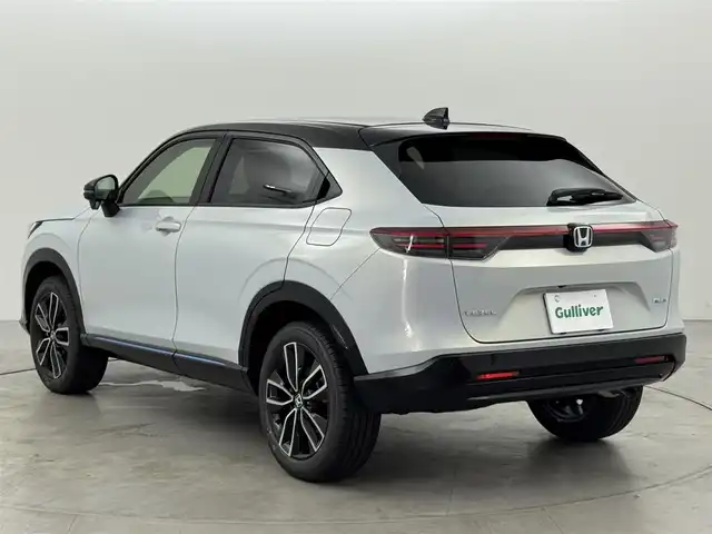 ホンダ ヴェゼル ハイブリッド e:HEV Z PLaYパッケージ 福岡県 2025(令7)年 0.1千km パール 登録済未使用車/純正９型ナビ　/バックカメラ　/置くだけ充電　/ビルトインＥＴＣ２．０　/衝突軽減　/レーンキープ　/ＢＳＷ　/アクセル踏み間違い防止　/ヒルディセントコントロール　/パワーバックドア　/純正１８インチＡＷ　/ＬＥＤライト