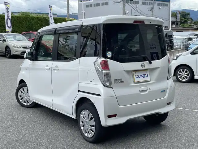 日産 デイズ ルークス X 山梨県 2015(平27)年 9万km ホワイトパール (株)IDOMが運営する【じしゃロン甲府店】の自社ローン専用車両になります。/こちらは現金またはオートローンご利用時の価格です。自社ローンご希望の方は別途その旨お申付け下さい/エマージェンシーブレーキ/両側パワースライドドア/スマートキー２個/純正メモリナビ・フルセグＴＶ/ＣＤ・ＤＶＤ・ＳＤ・ＢＴオーディオ/アラウンドビューモニター/保証書・取説書・ナビ説書