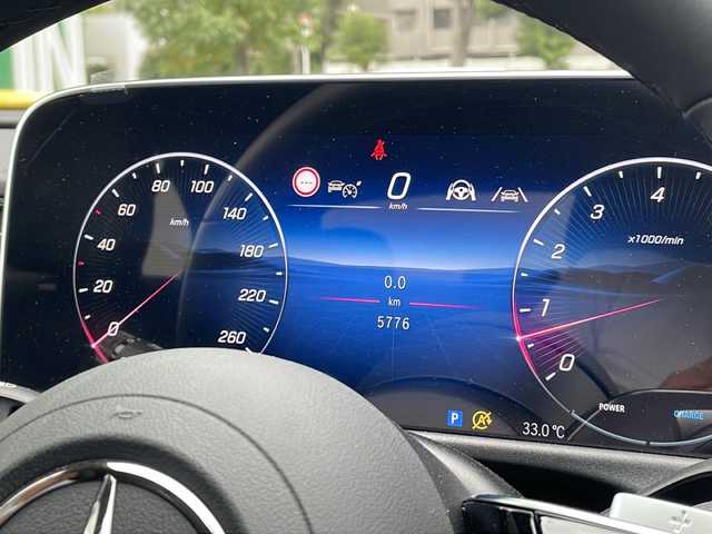 メルセデス・ベンツ Ｍ・ベンツ Ｅ２００ アバンギャルド 東京都 2024(令6)年 0.6万km ハイテックシルバー ワンオーナー/新車時保証書　整備記録簿/取扱説明書　/アクティブブレーキアシスト/アクティブディスタンスアシストディストロニック/アクティブブラインドウスポット/アクティブレーンキーピングアシスト/アクティブパーキングアシスト/アイドリングストップ/純正ナビ/フルセグTV/BT/USB/AppleCarPlay/360度カメラ　ETC【2.0】/レザーシート/シートヒーター/フロントメモリー付パワーシート/スマートキー×2【BOX有】/LEDヘッドライト/オートライト/パドルシフト付皮巻きハンドル/純正18インチアルミ