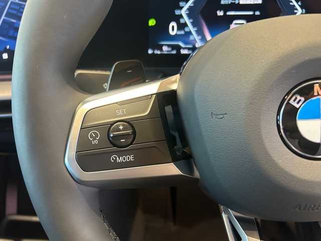 ＢＭＷ ＢＭＷ Ｘ１ xDrive 20d Mスポーツ 道央・札幌 2025(令7)年 0.1千km ミネラルホワイト ドライビングアシストプロフェッショナル/　・ACC/　・ステアリングアシスト/　・レーンキープアシスト/　・レーンチェンジウォーニング/　・レーンチェンジアシスト/　・クロストラフィックウォーニング/ヘッドアップディスプレイ/パーキングアシストプラス/　・360°カメラ/　・アクティブPDC/　・パーキングアシスト/　・リモート3Dビュー/　・リバースアシスト/ハーフレザーシート/シートヒーター/ワイヤレスチャージング/アダプティブLEDヘッドライト/ハイビームアシスト/オートマチックテールゲート