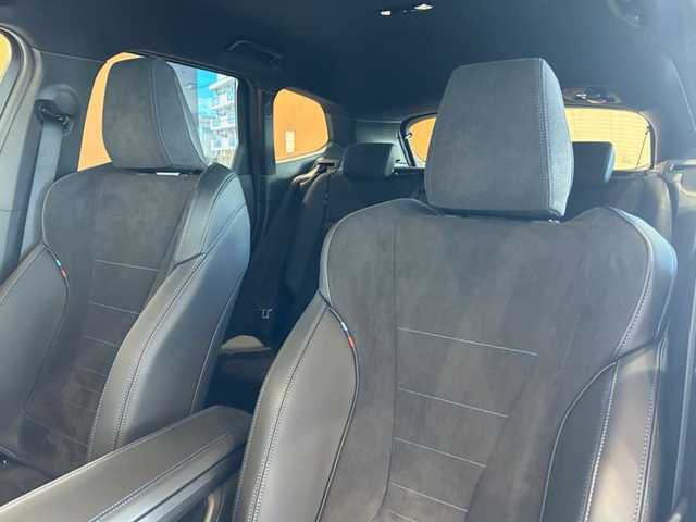 ＢＭＷ ＢＭＷ Ｘ１ xDrive 20d Mスポーツ 道央・札幌 2025(令7)年 0.1千km ミネラルホワイト ドライビングアシストプロフェッショナル/　・ACC/　・ステアリングアシスト/　・レーンキープアシスト/　・レーンチェンジウォーニング/　・レーンチェンジアシスト/　・クロストラフィックウォーニング/ヘッドアップディスプレイ/パーキングアシストプラス/　・360°カメラ/　・アクティブPDC/　・パーキングアシスト/　・リモート3Dビュー/　・リバースアシスト/ハーフレザーシート/シートヒーター/ワイヤレスチャージング/アダプティブLEDヘッドライト/ハイビームアシスト/オートマチックテールゲート