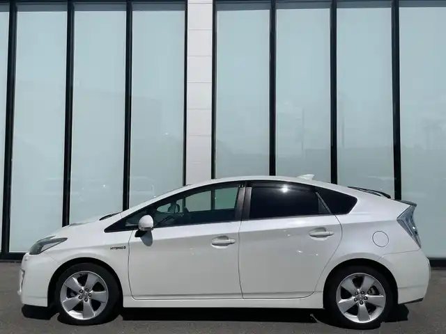 トヨタ プリウス S ツーリングセレクション 大阪府 2010(平22)年 5万km ホワイトパールクリスタルシャイン ワンオーナー　/社外ナビ　/   フルセグTV/CD/DVD/Bluetooth/バックモニター　/アイドリングストップ/ステアリングスイッチ　/前方ドライブレコーダー/純正17インチアルミホイール　/純正フロアマット　/プッシュスタート　/スマートキー　/オートライト/ビルトインＥＴＣ