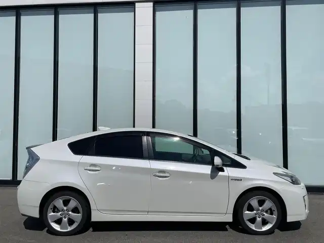 トヨタ プリウス S ツーリングセレクション 大阪府 2010(平22)年 5万km ホワイトパールクリスタルシャイン ワンオーナー　/社外ナビ　/   フルセグTV/CD/DVD/Bluetooth/バックモニター　/アイドリングストップ/ステアリングスイッチ　/前方ドライブレコーダー/純正17インチアルミホイール　/純正フロアマット　/プッシュスタート　/スマートキー　/オートライト/ビルトインＥＴＣ
