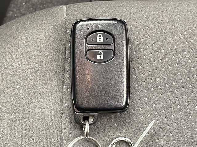 トヨタ プリウス S ツーリングセレクション 千葉県 2010(平22)年 5万km ホワイトパールクリスタルシャイン 純正HDDナビ/（フルセグ/Bluetooth/CD/DVD/FM/AM）/バックカメラ/ETC/ドライブレコーダー（前のみ）/アイドリングストップ/スマートキー/ハロゲンヘッドライト/電動格納ミラー/純正フロアマット/純正サイドバイザー/W＋サイド＋カーテンエアバッグ