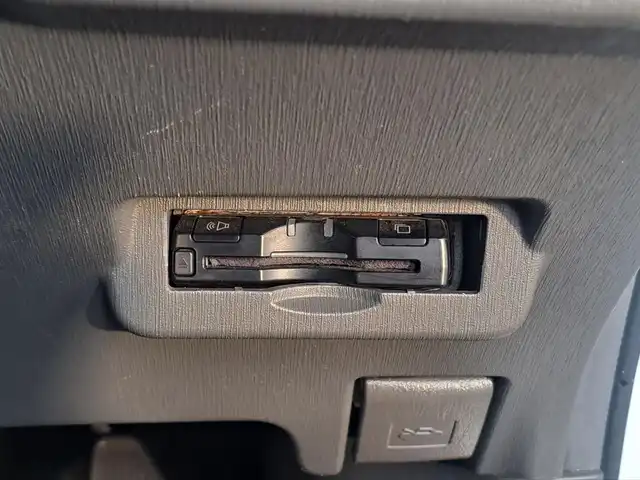 トヨタ プリウス α S 大阪府 2011(平23)年 11.8万km スーパーホワイトⅡ /禁煙車//純正SDナビ【NSZT-W61G】/・SD/CD/DVD/フルTV/Bluetooth/AUX//F.S.Rカメラ・アラウンドビューカメラ//前後ドラレコ【CSD-790FHG】//ビルトインETC//スマートキー//プッシュスタート//純正16AW