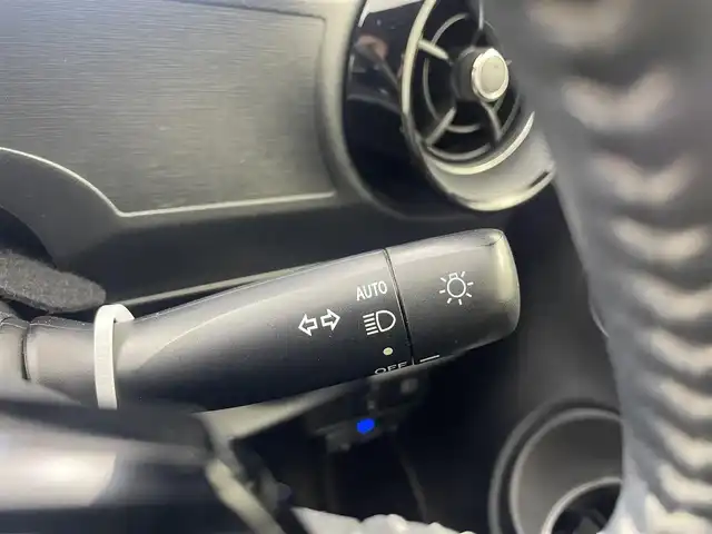 トヨタ アクア クロスオーバー グラム 大阪府 2020(令2)年 7万km オリーブマイカM Panasonic ストラーダ　7インチSDナビ（CN-RE06WD）/・バックカメラ/・フルセグテレビ/・CD/DVD/・AM/FM/・Bluetooth/プリクラッシュセーフティー/クリアランスソナー/レーンディパーチャーアラート/LEDヘッドライト/・オートライト/ハーフレザーシート/・シートヒーター（運転席/助手席）/純正フロアマット/720°ドライブレコーダー/ETC/プッシュスタート/スマートキー