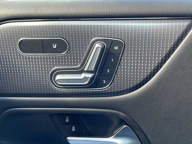 メルセデス・ベンツ ＧＬＢ２００ｄ 静岡県 2021(令3)年 3.4万km マウンテングレー /純正ナビ/地デジTV//Bluetooth//バック/全周囲カメラ//レザーシート//シートヒーター//衝突軽減ブレーキ//ブラインドスポットモニター//キーレスゴー//純正18インチAW//スマートキー//LEDヘッドライト//保証書//取説