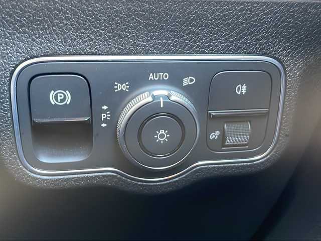 メルセデス・ベンツ ＧＬＢ２００ｄ 静岡県 2021(令3)年 3.4万km マウンテングレー /純正ナビ/地デジTV//Bluetooth//バック/全周囲カメラ//レザーシート//シートヒーター//衝突軽減ブレーキ//ブラインドスポットモニター//キーレスゴー//純正18インチAW//スマートキー//LEDヘッドライト//保証書//取説