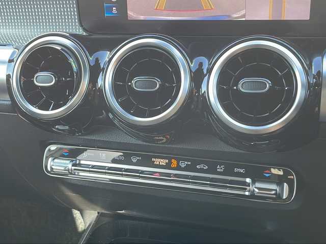 メルセデス・ベンツ ＧＬＢ２００ｄ 静岡県 2021(令3)年 3.4万km マウンテングレー /純正ナビ/地デジTV//Bluetooth//バック/全周囲カメラ//レザーシート//シートヒーター//衝突軽減ブレーキ//ブラインドスポットモニター//キーレスゴー//純正18インチAW//スマートキー//LEDヘッドライト//保証書//取説